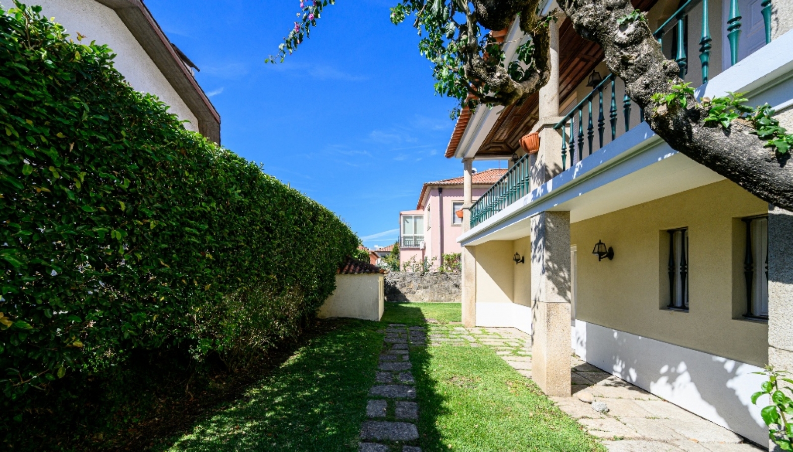 Five bedroom villa with garden for rent in Campo Alegre, Porto, Portugal_340465