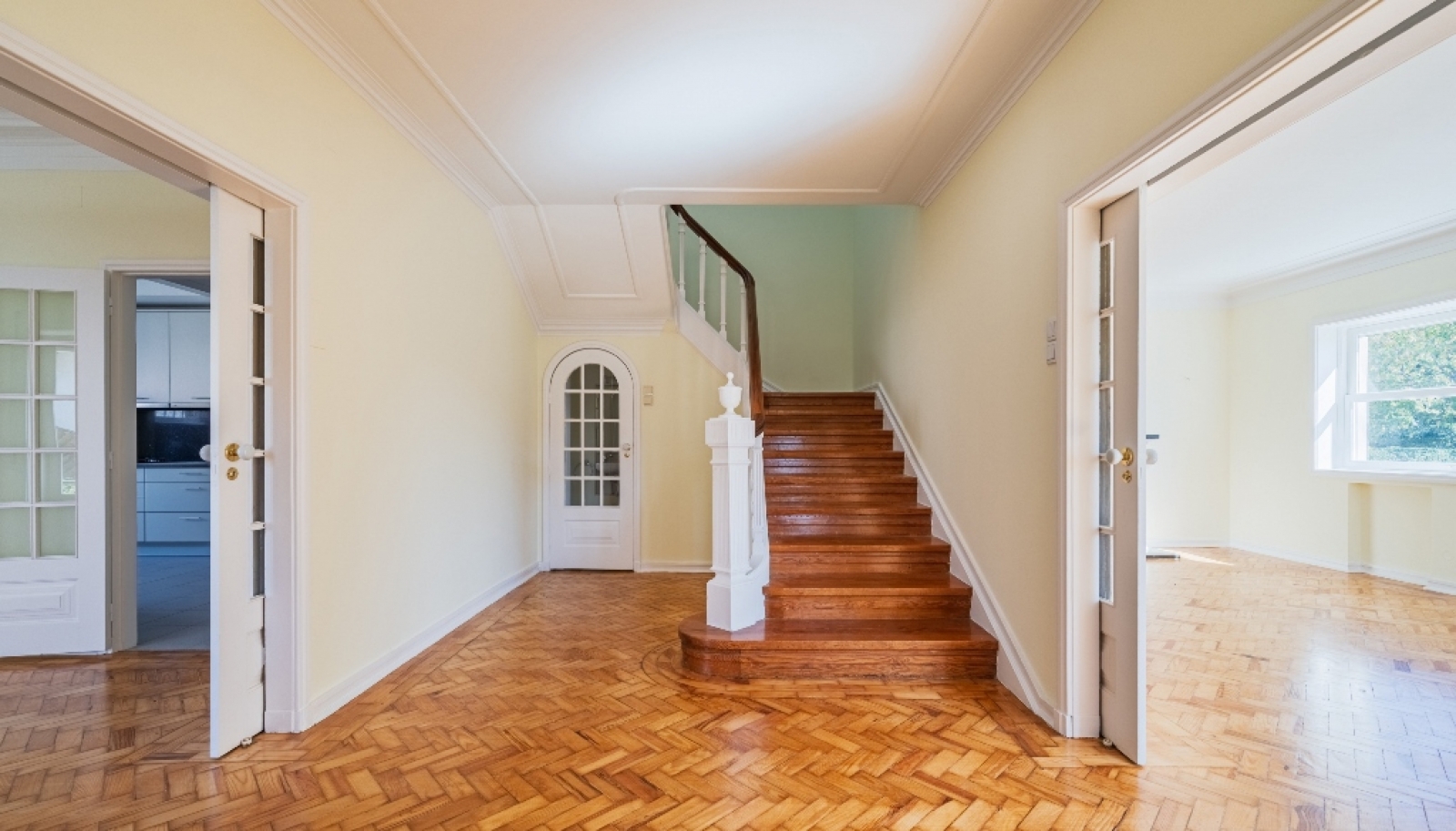 Five bedroom villa with garden for rent in Campo Alegre, Porto, Portugal_340473