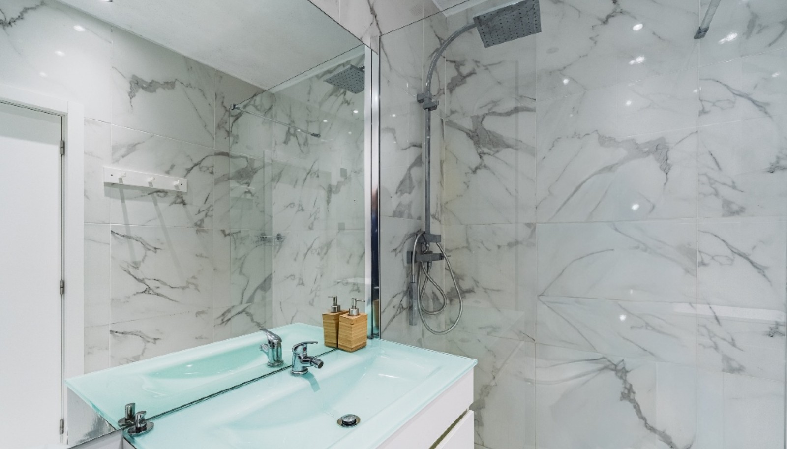 Villa de 7 dormitorios con jardín en venta en Foz do Porto, Portugal_341783