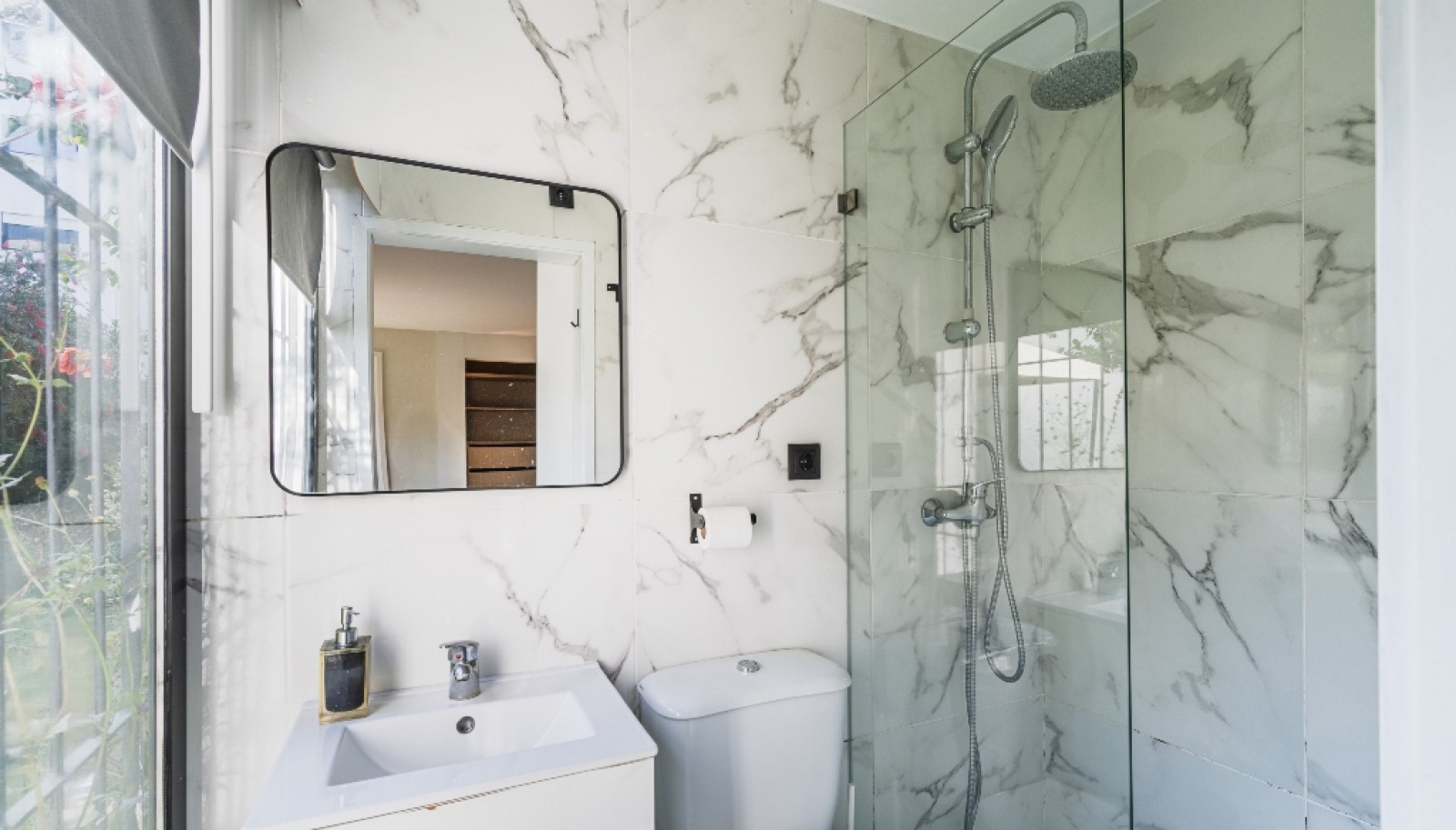 Villa de 7 dormitorios con jardín en venta en Foz do Porto, Portugal_341800