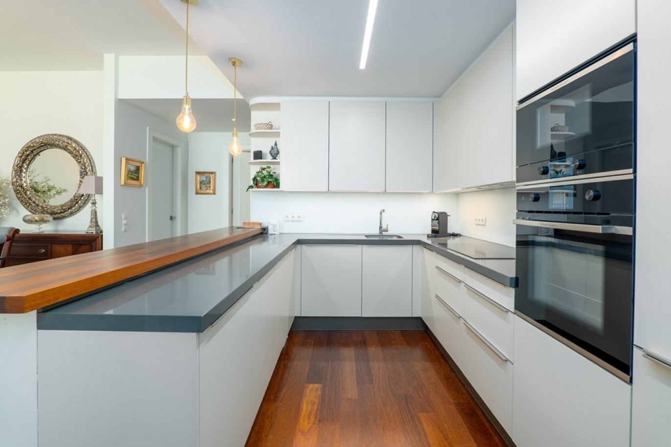 Apartamento com três suítes à venda no Aliados 107 no Porto_341913