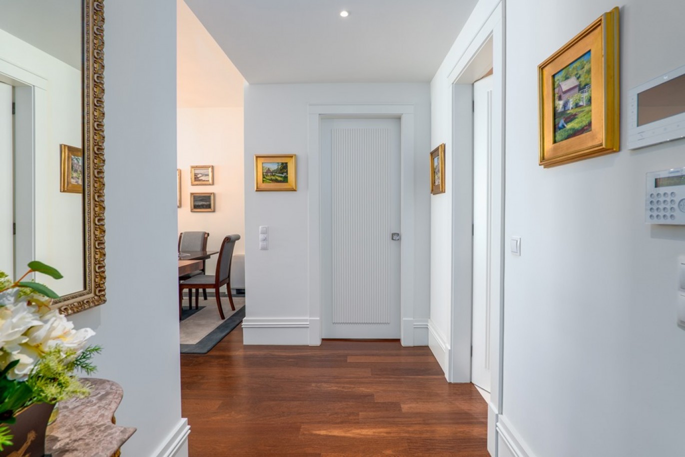 Apartamento com três suítes à venda no Aliados 107 no Porto_341916