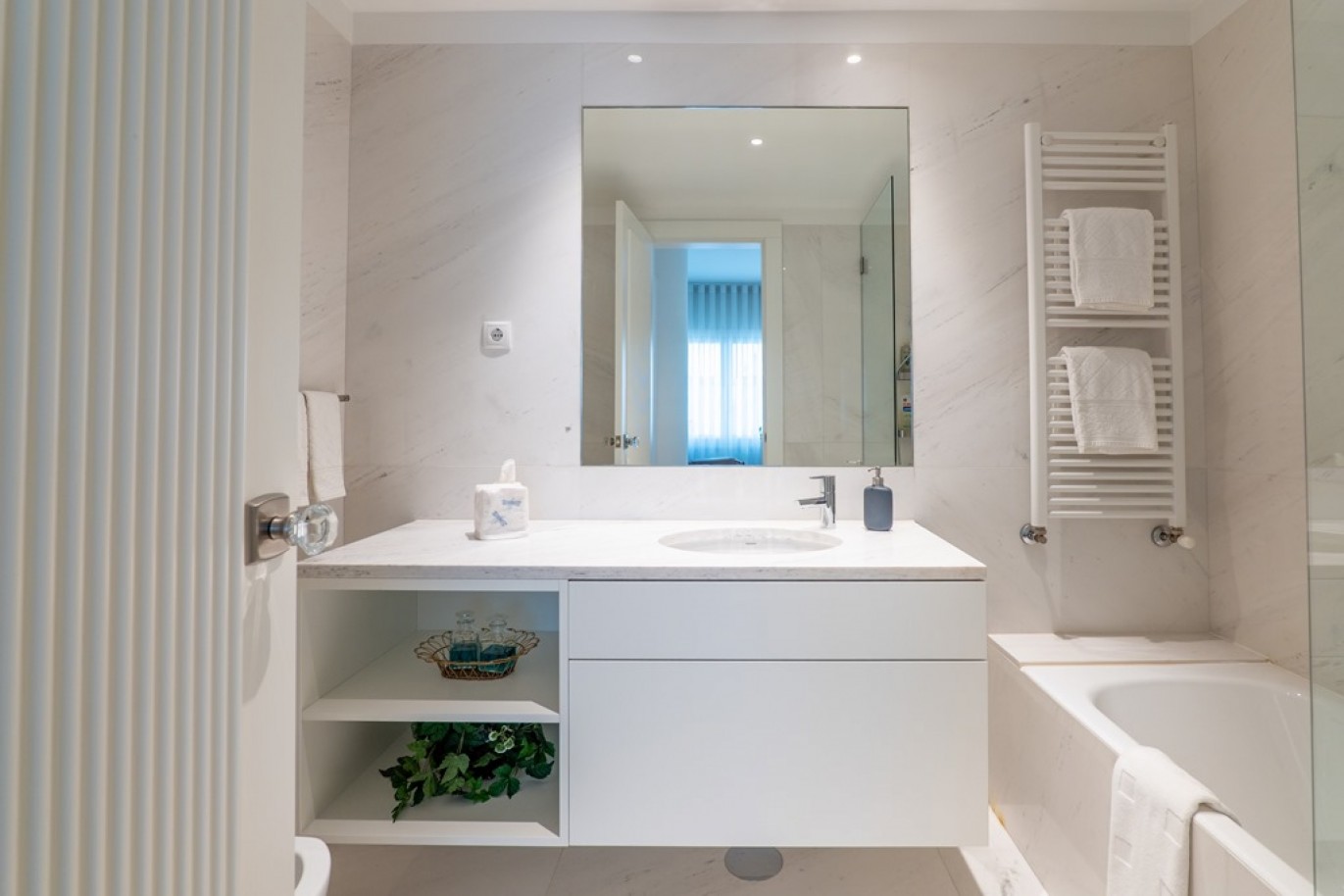 Apartamento com três suítes à venda no Aliados 107 no Porto_341922