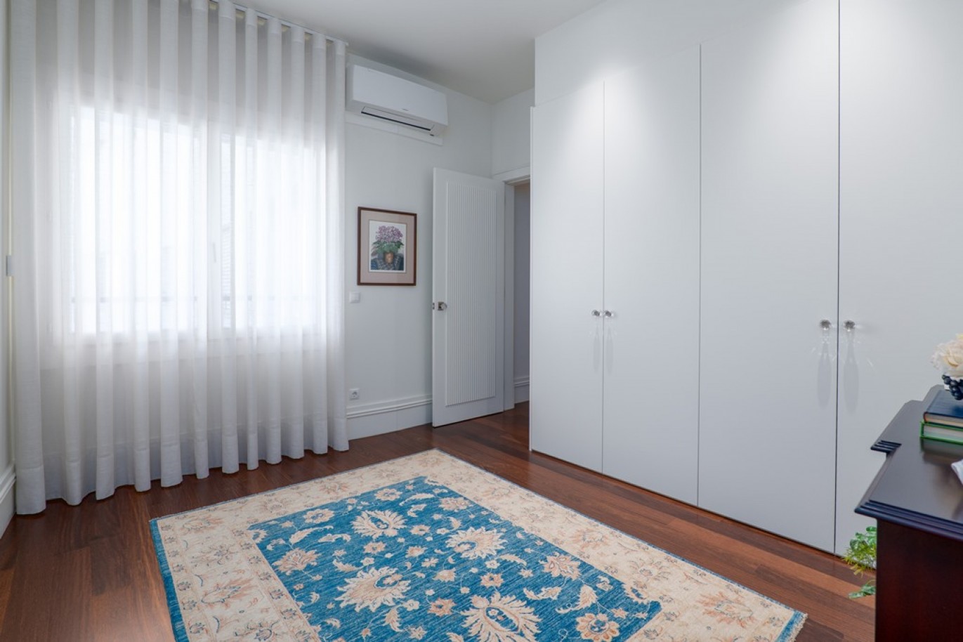 Apartamento com três suítes à venda no Aliados 107 no Porto_341927