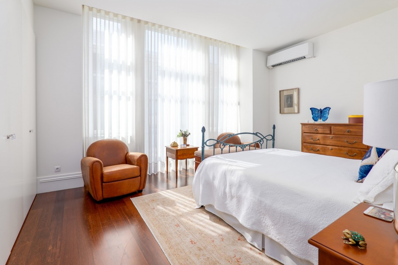 Apartamento com três suítes à venda no Aliados 107 no Porto_341929