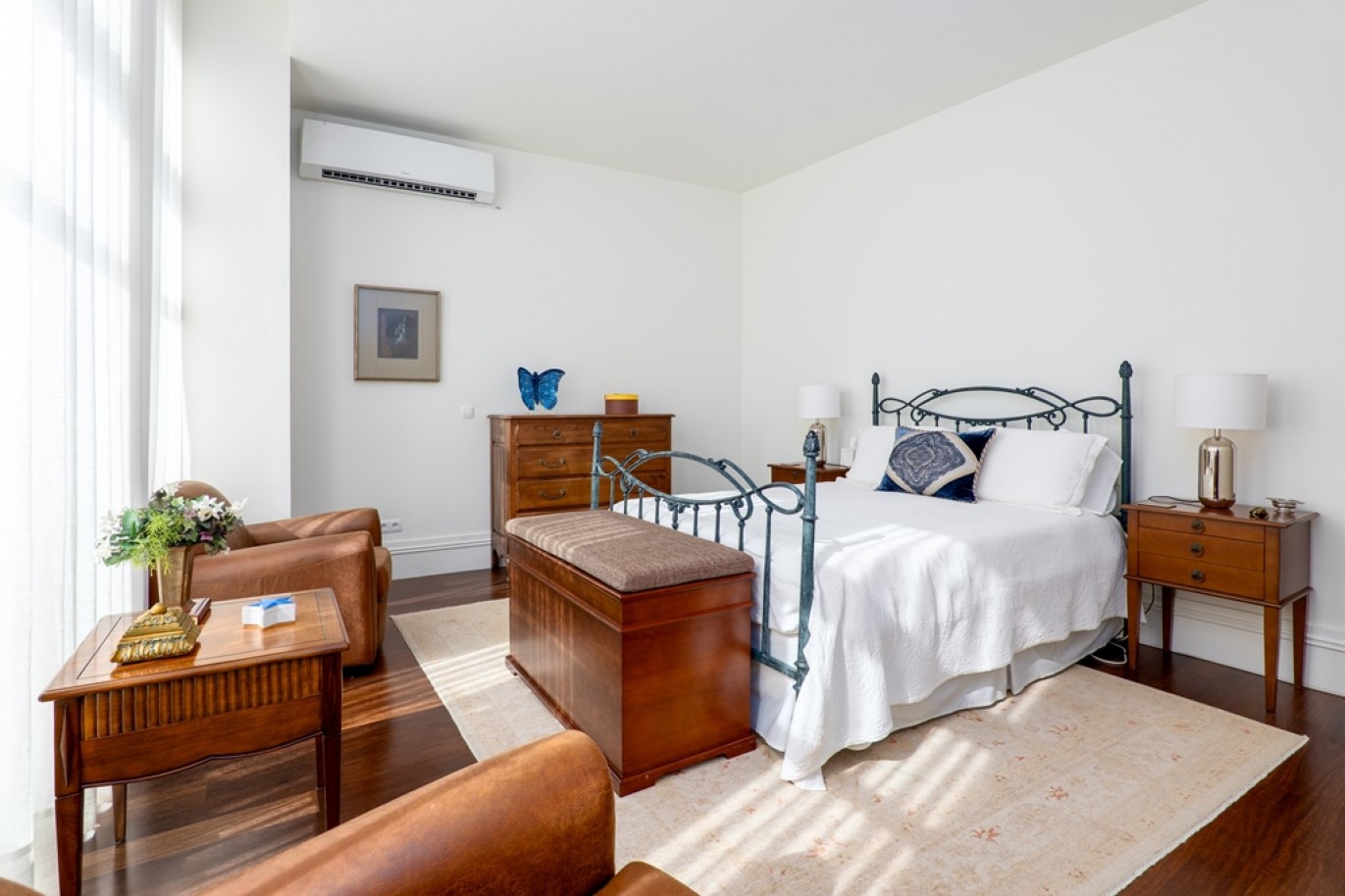 Apartamento com três suítes à venda no Aliados 107 no Porto_341930