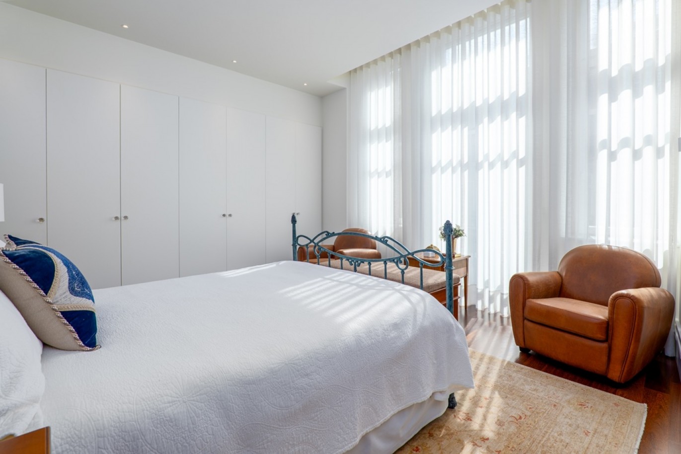 Apartamento com três suítes à venda no Aliados 107 no Porto_341932