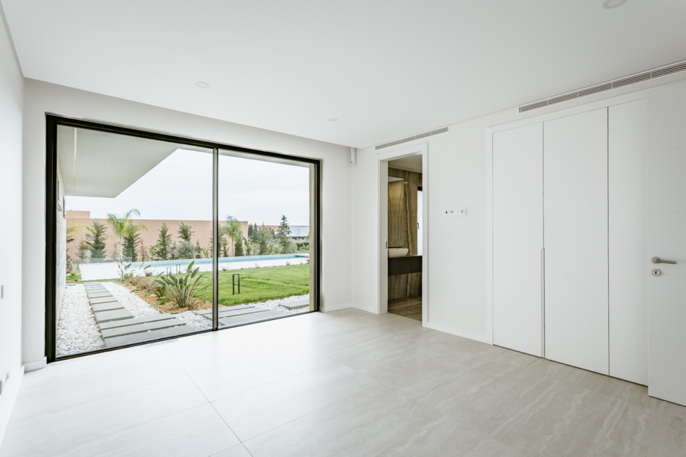 Moderna villa de 4 dormitorios con vistas al mar, situada en el Golf Resort Palmares, Algarve_341959