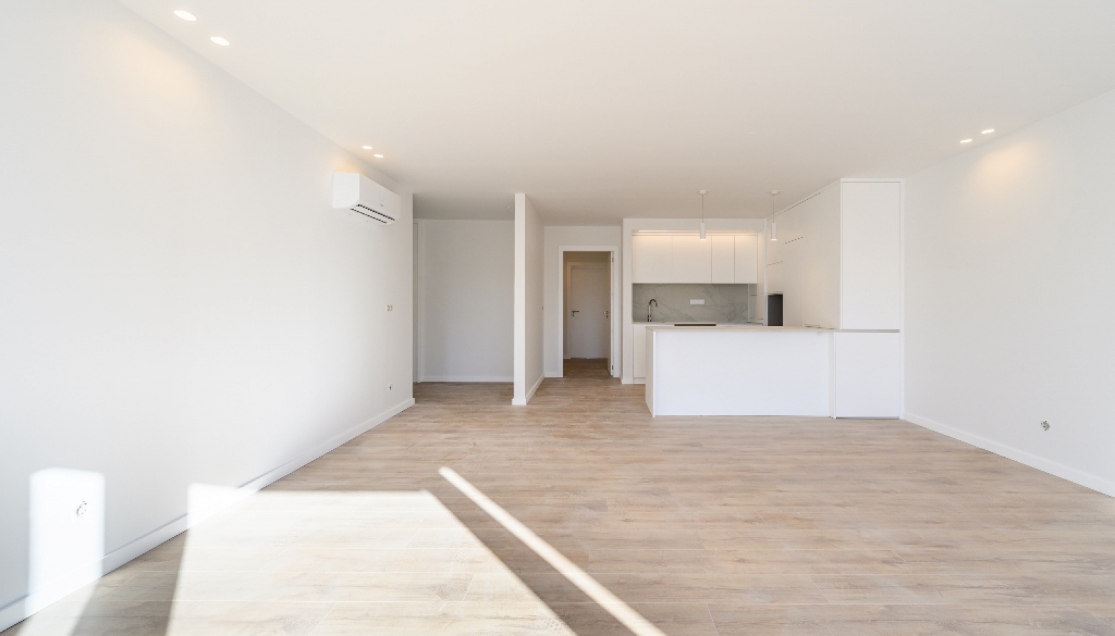 Neue 2-Bett-Wohnung mit Balkon zur Miete im Zentrum Porto, Portugal_341977