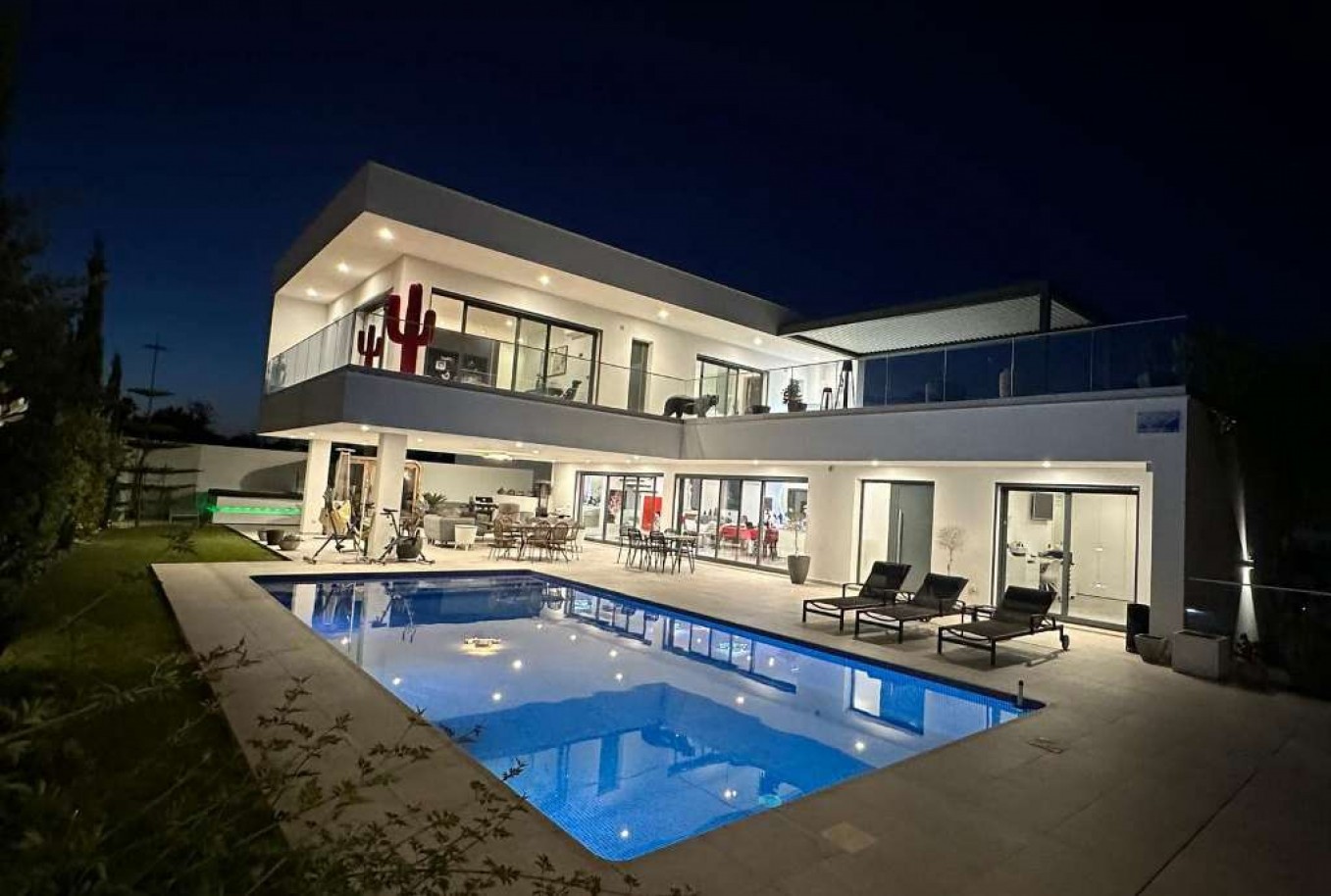 Villa contemporánea con piscina en venta en Silves, Algarve, Portugal_342590