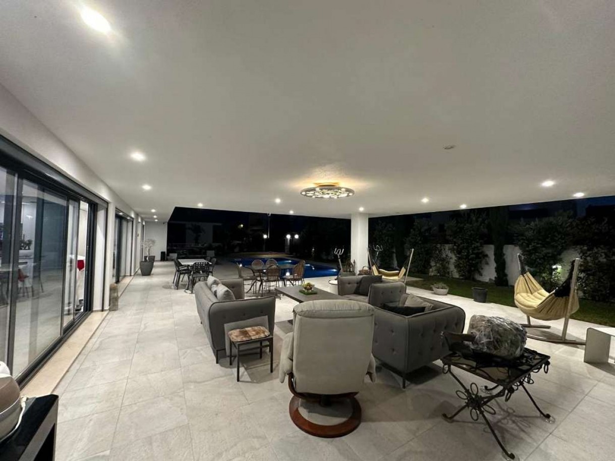 Villa contemporánea con piscina en venta en Silves, Algarve, Portugal_342591