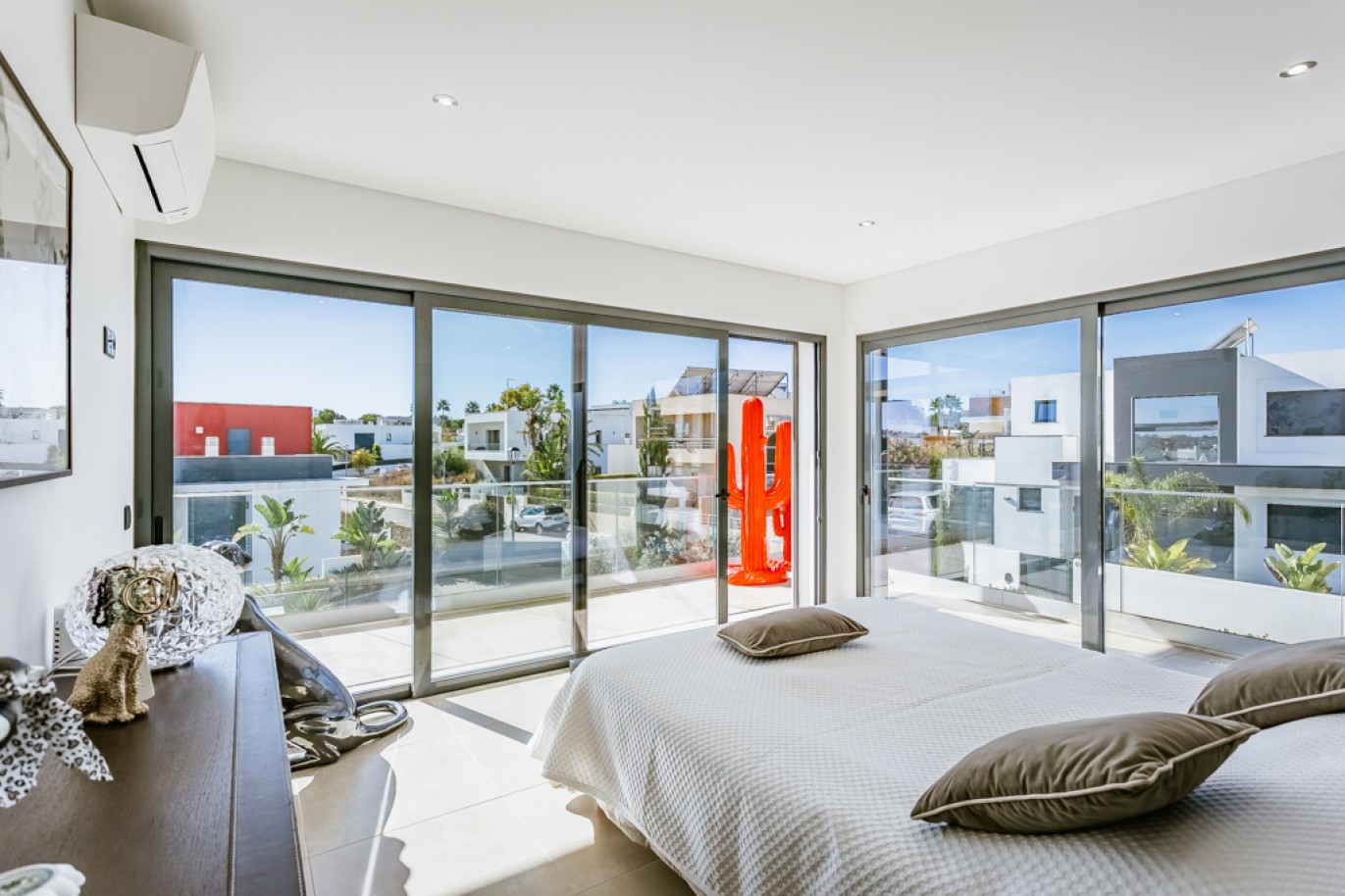 Villa contemporánea con piscina en venta en Silves, Algarve, Portugal_342608