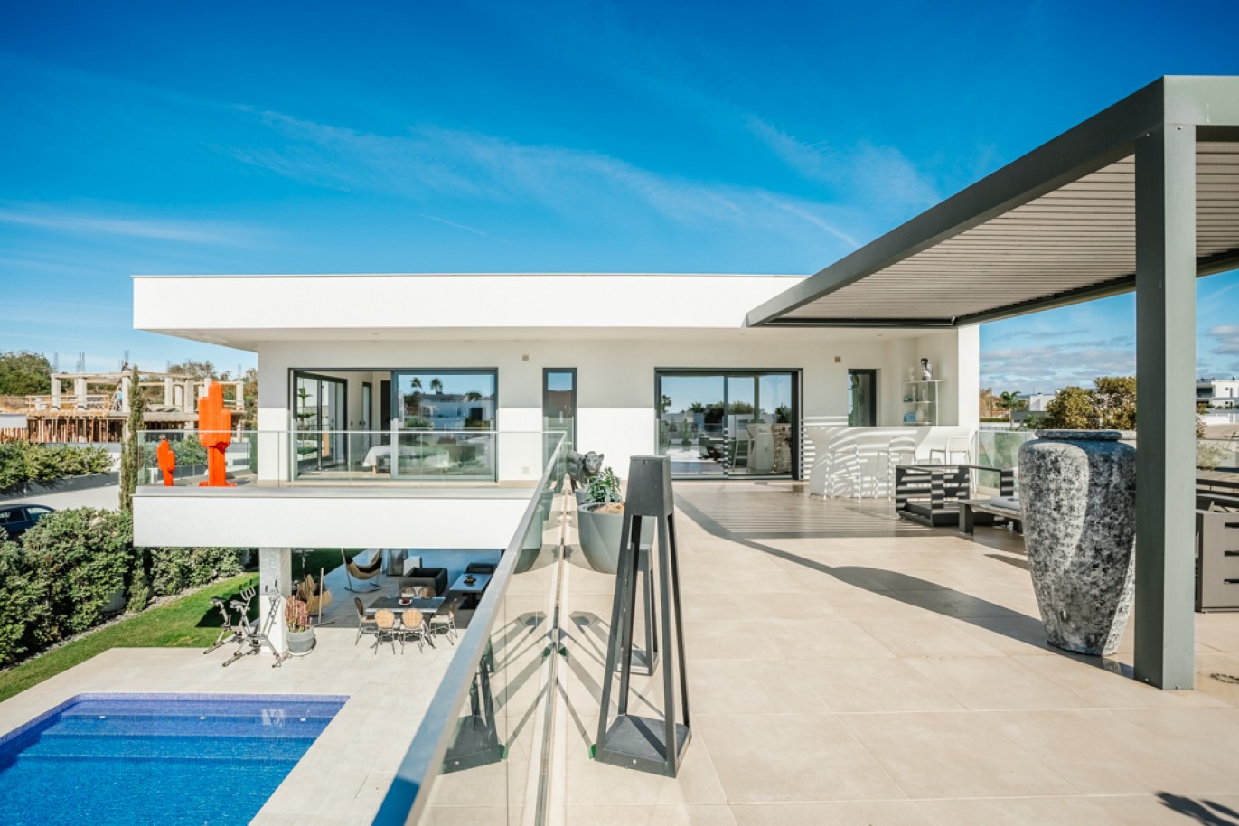 Villa contemporánea con piscina en venta en Silves, Algarve, Portugal_342610
