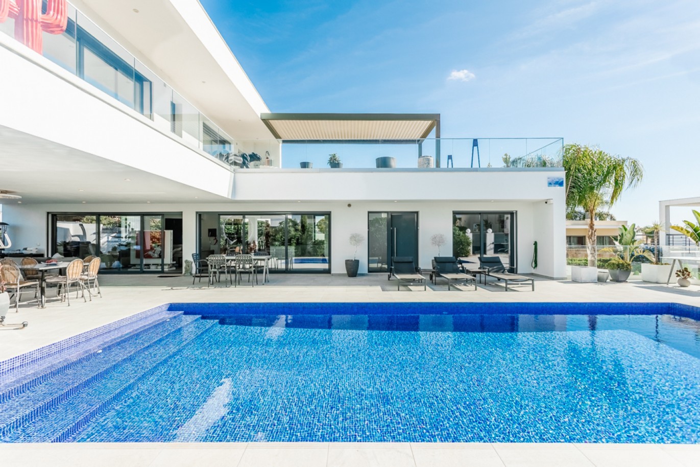 Villa contemporánea con piscina en venta en Silves, Algarve, Portugal_342615