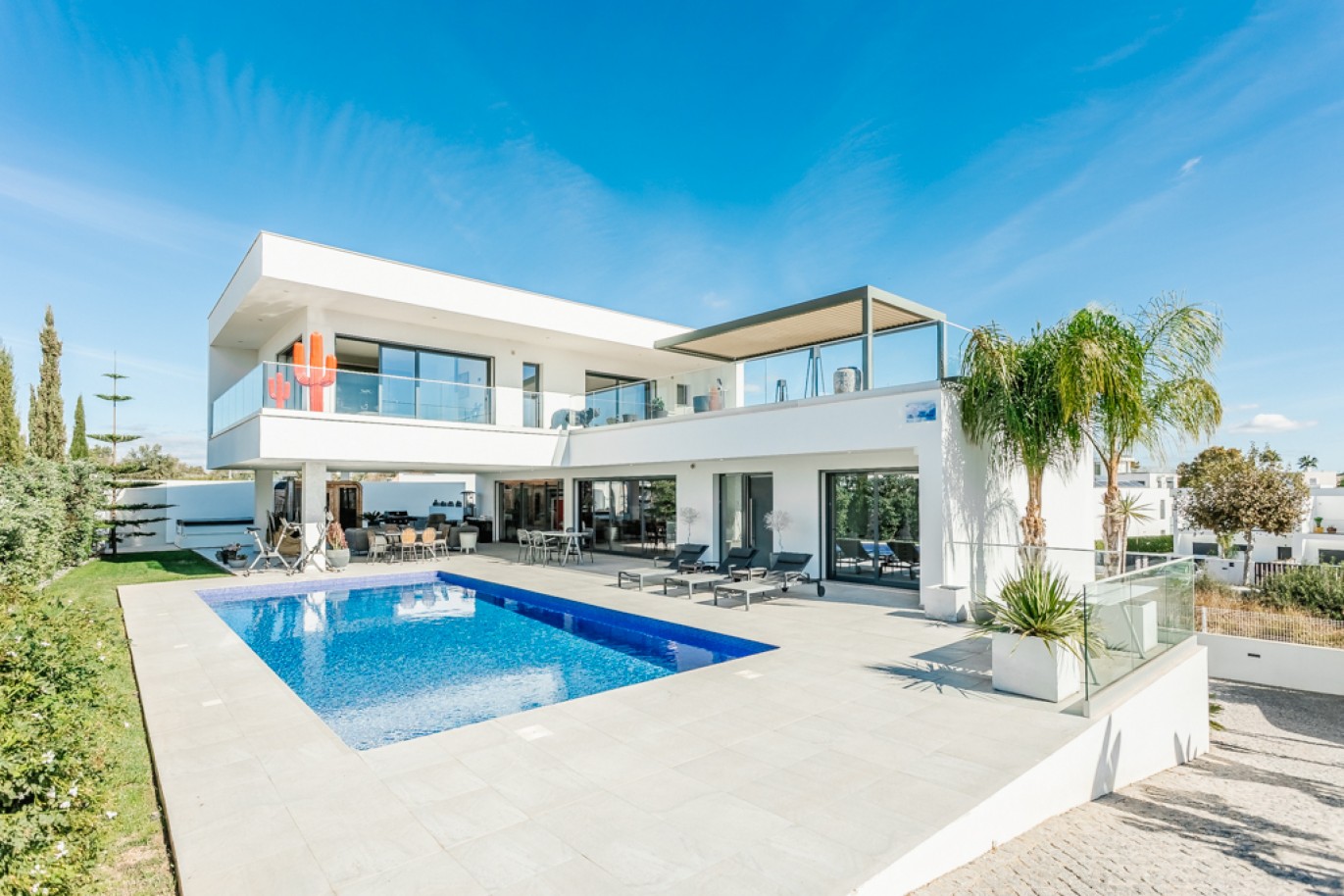 Villa contemporánea con piscina en venta en Silves, Algarve, Portugal_342616