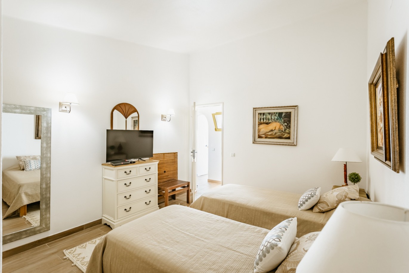 Exclusive 3-bedroom villa for sale, Golden Triangle, Algarve, Portugal_342632