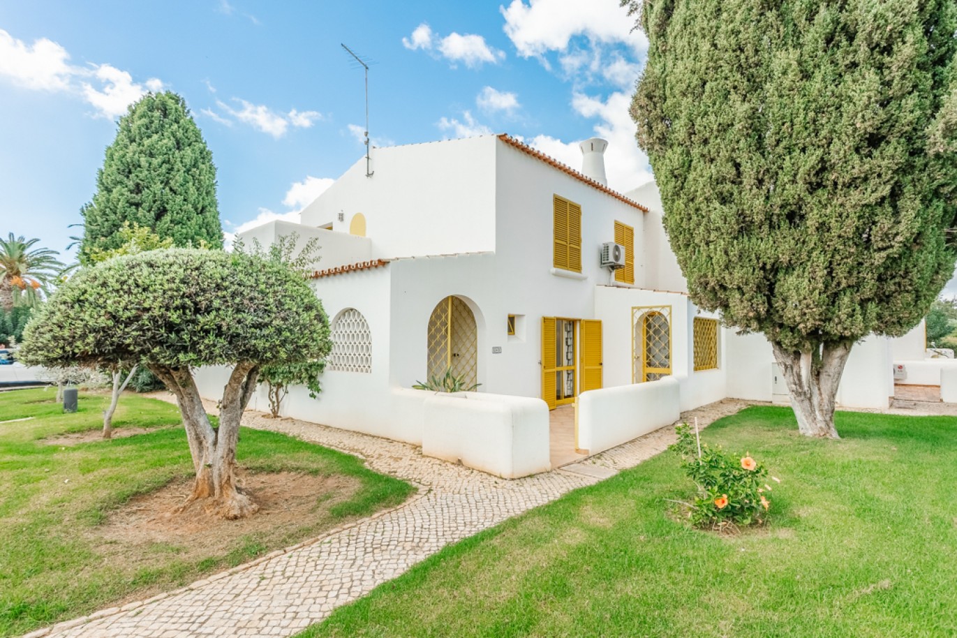 Exclusive 3-bedroom villa for sale, Golden Triangle, Algarve, Portugal_342641