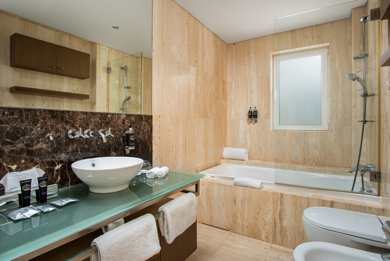 Moradia em empreendimento turístico, para venda em Carvoeiro, Algarve_342736