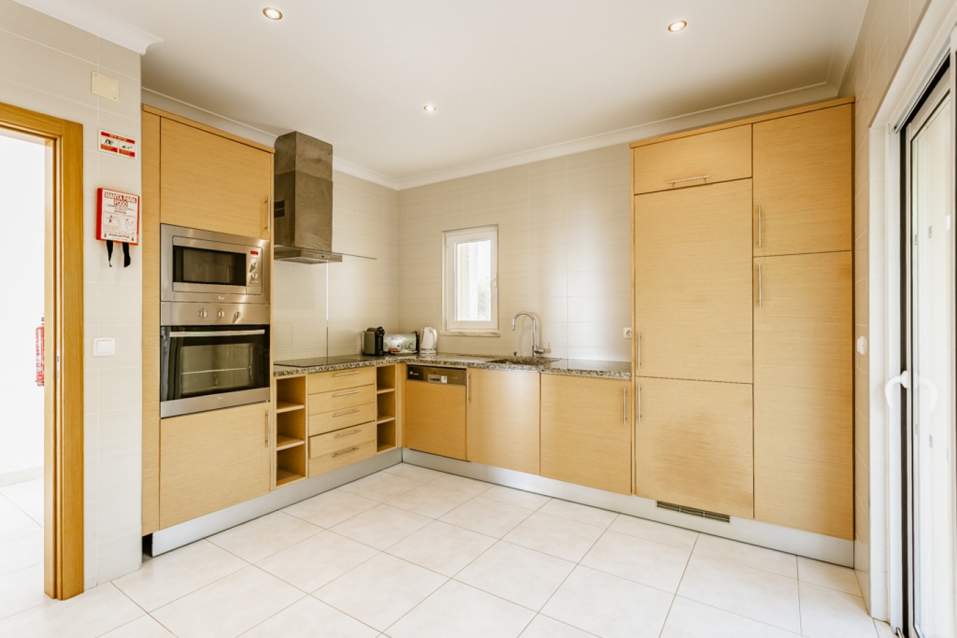 Villa meublé avec jardin à vendre à Salema, Algarve, Portugal_344779