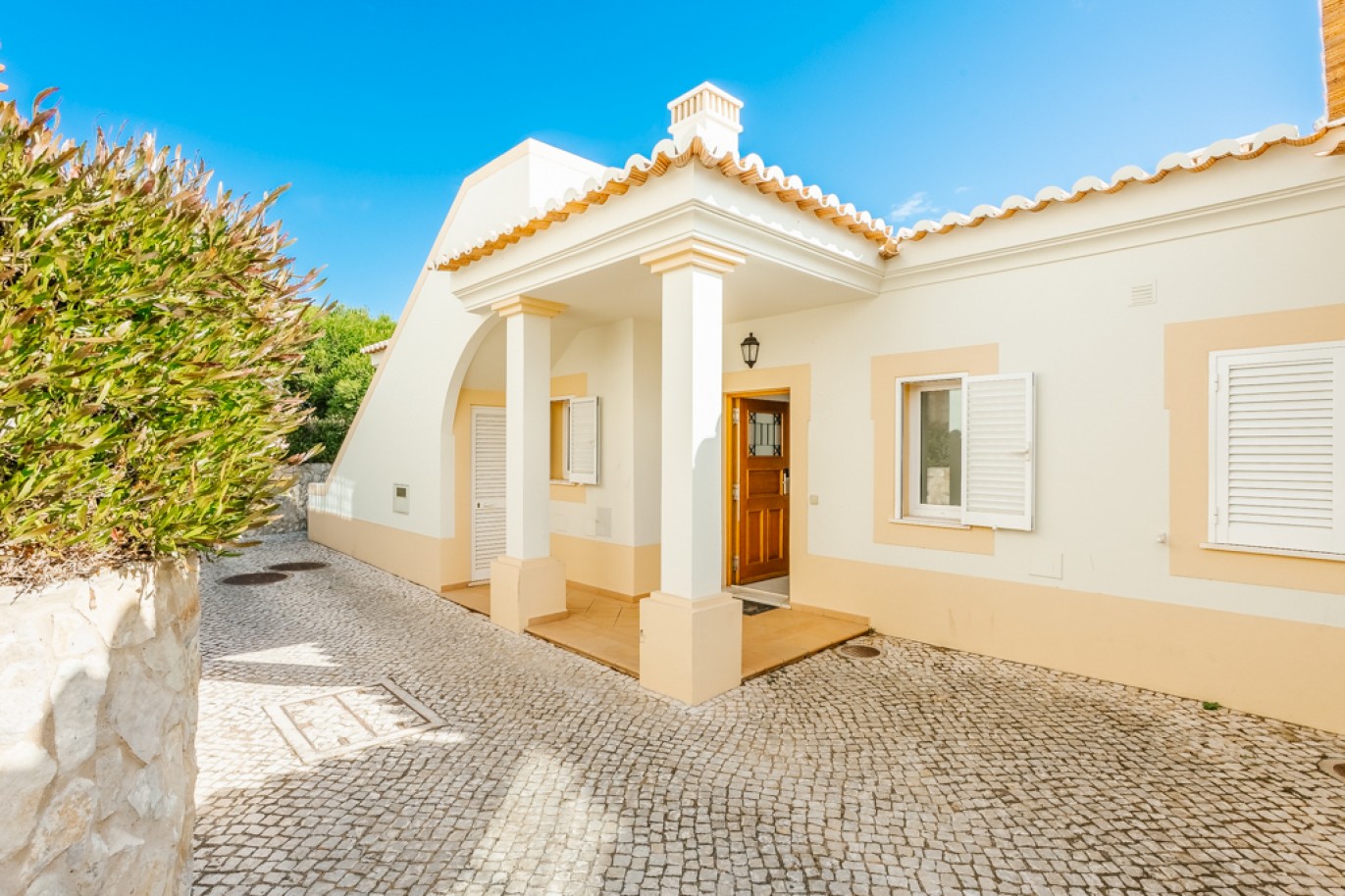 Villa meublé avec jardin à vendre à Salema, Algarve, Portugal_344795