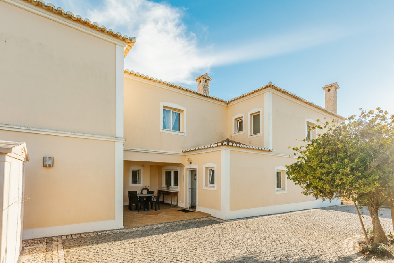 Villa mit Pool und Garage zu verkaufen in Salema, Algarve, Portugal_346301