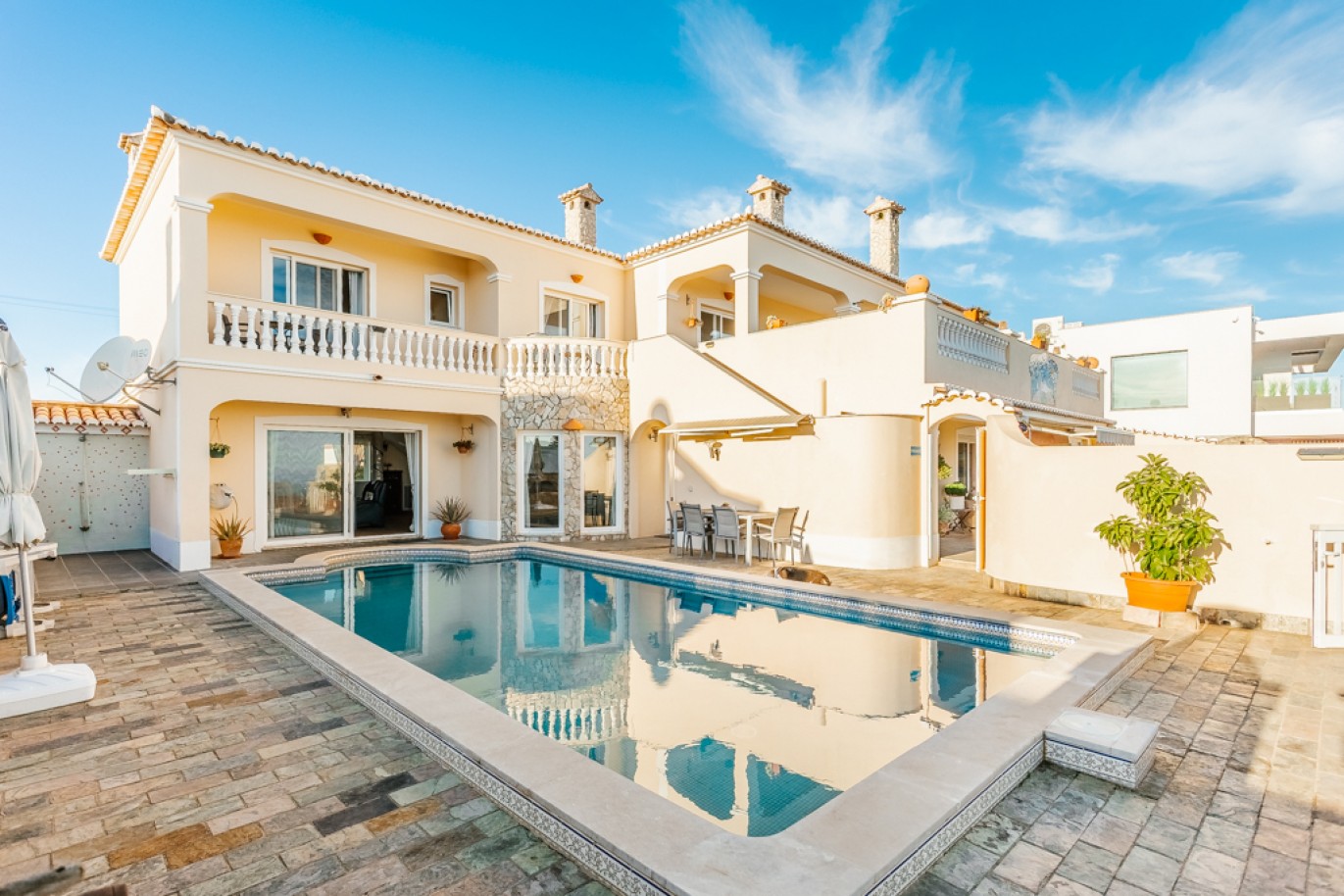 Villa mit Pool und Garage zu verkaufen in Salema, Algarve, Portugal_346307