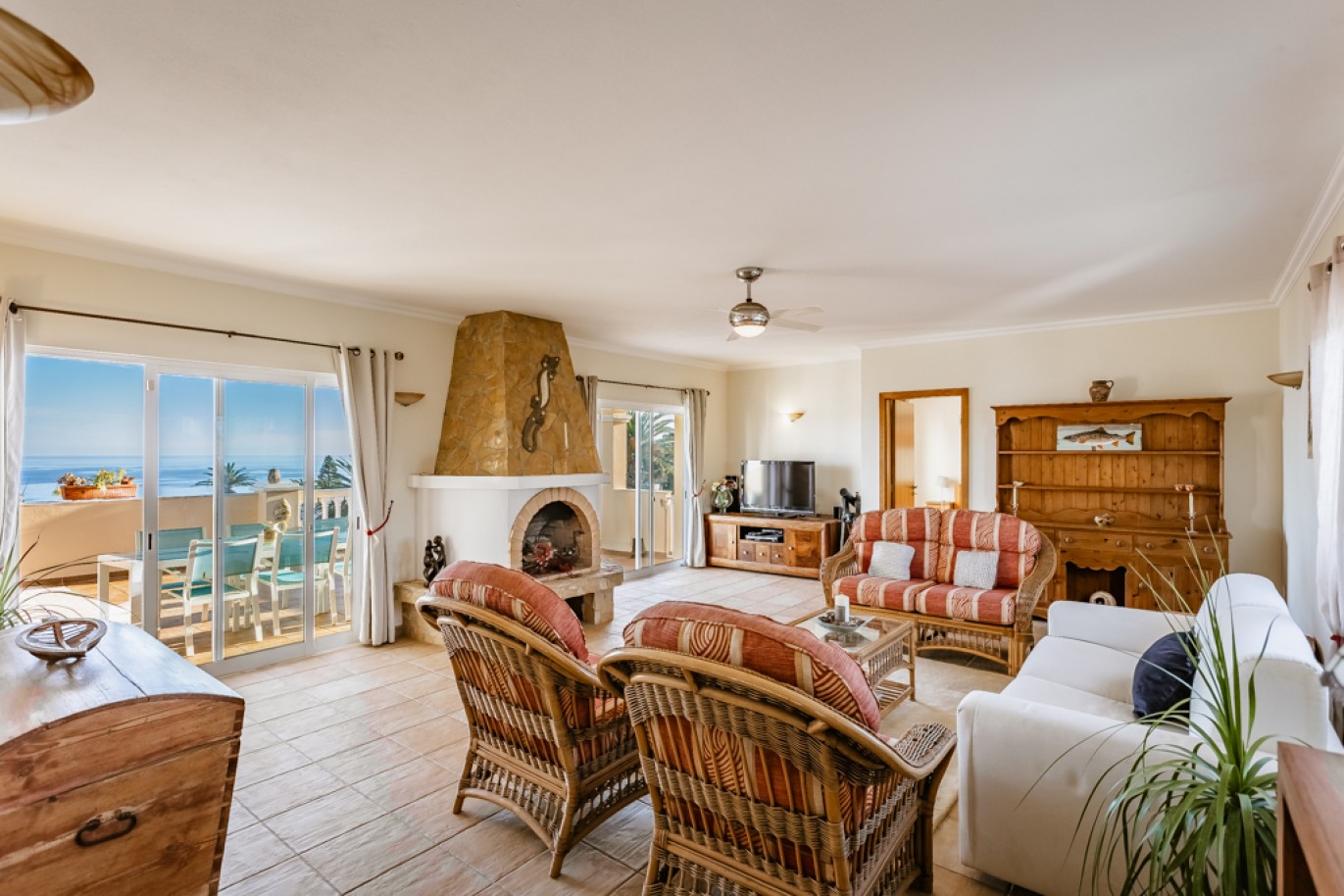 Villa mit Pool und Garage zu verkaufen in Salema, Algarve, Portugal_346313