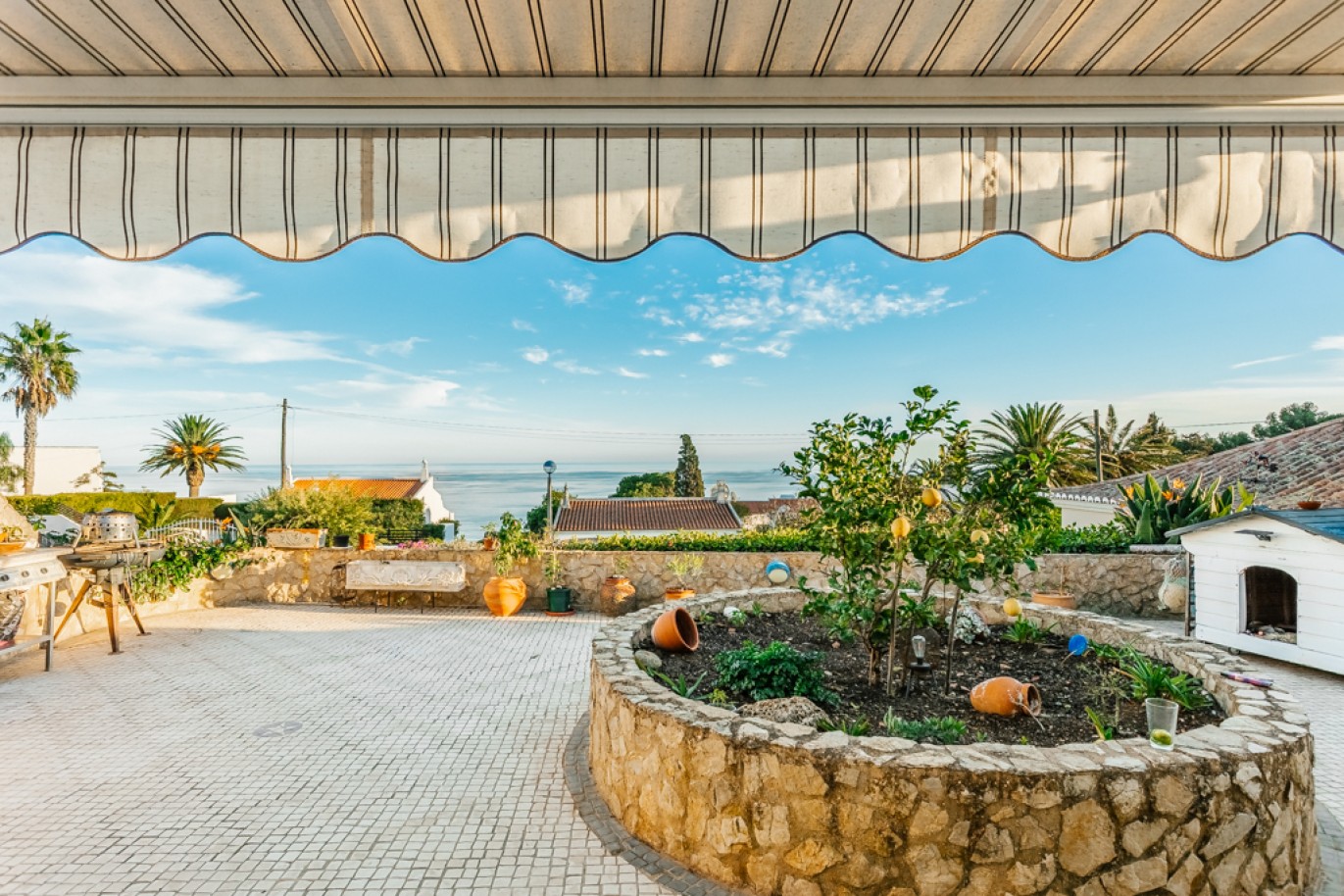 Villa mit Pool und Garage zu verkaufen in Salema, Algarve, Portugal_346323