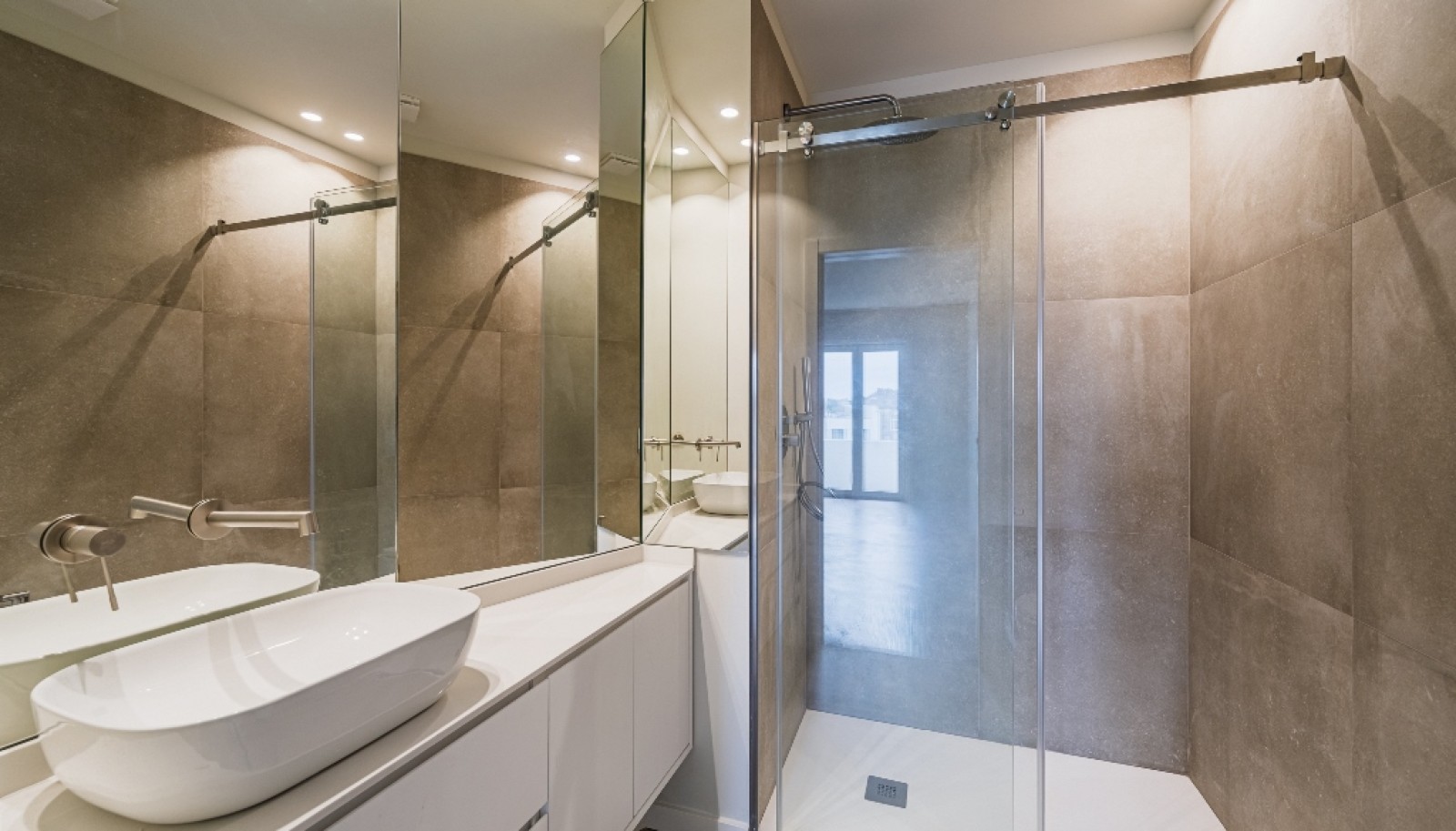 New 4-bedroom flat with balcony for sale in Antas, Porto, Portugal_346973