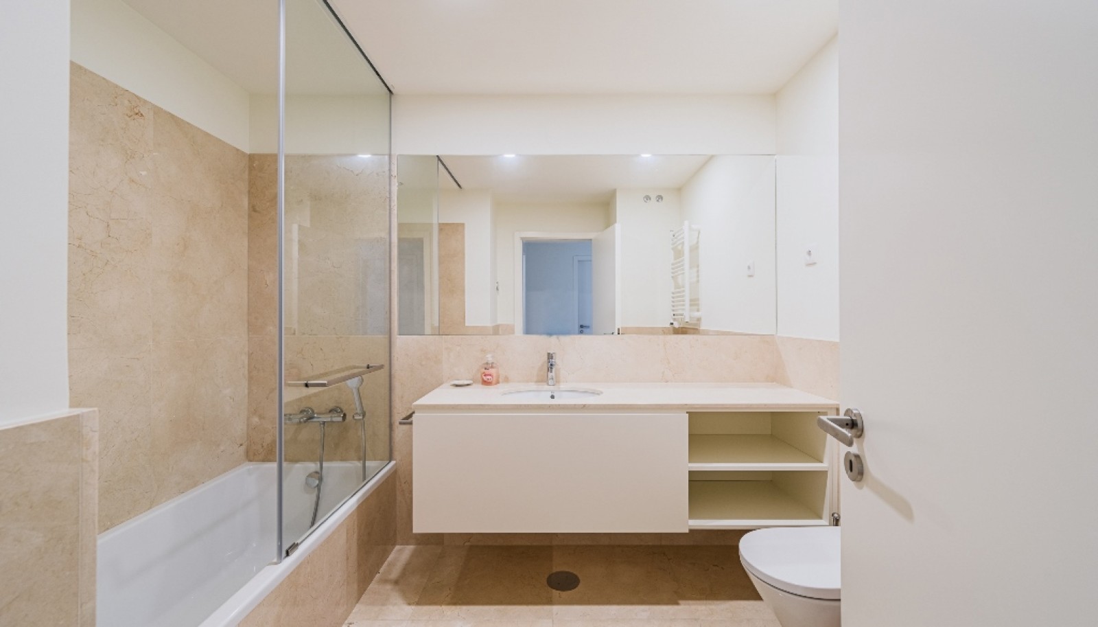 Vier schlafzimmer wohnung mit balkon zu verkaufen in Porto, Portugal_347696