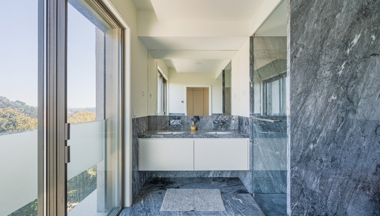 Vier schlafzimmer wohnung mit balkon zu verkaufen in Porto, Portugal_347708