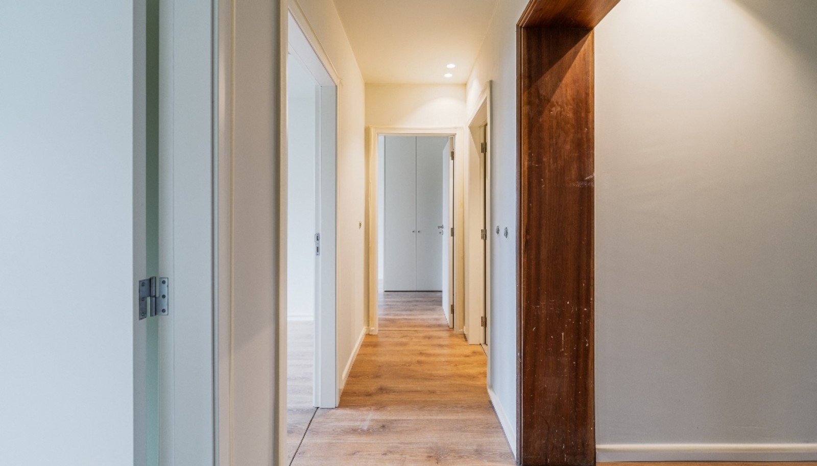 Piso nuevo de 4 dormitorios con balcón en venta en Oporto, Portugal_347865