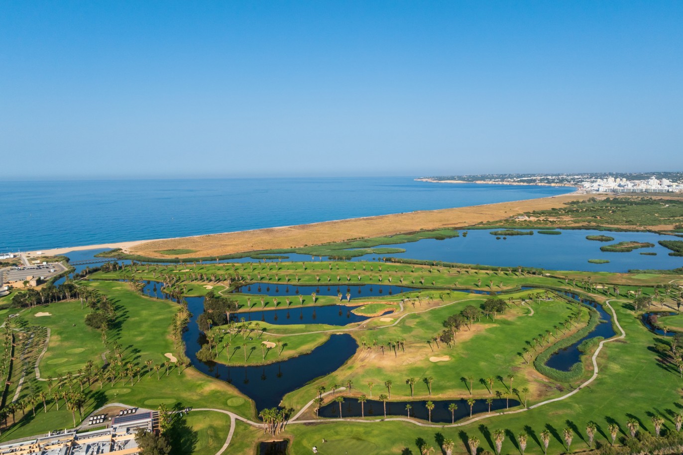 Apartamento T3 à venda com acesso direto à praia dos Salgados, Algarve_349732