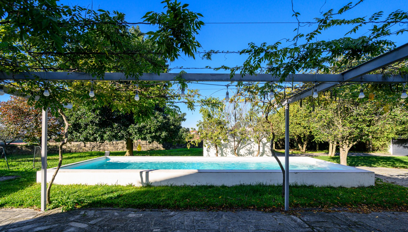 Drei-zimmer-Villa mit garten und pool zu verkaufen in Maia, Portugal_350381