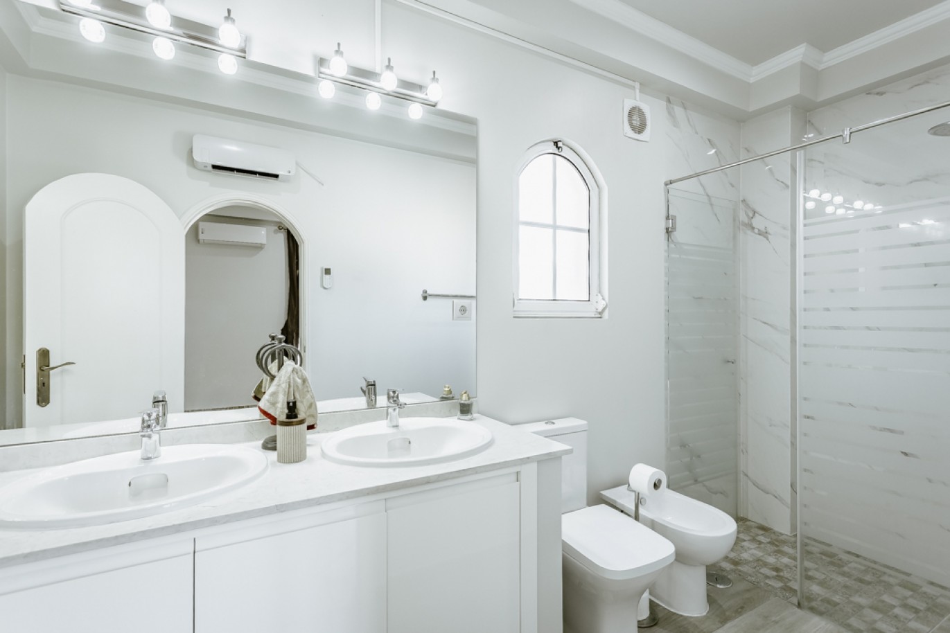 Villa 5 dormitorios y piscina en venta en Albufeira, Algarve, Portugal_350494