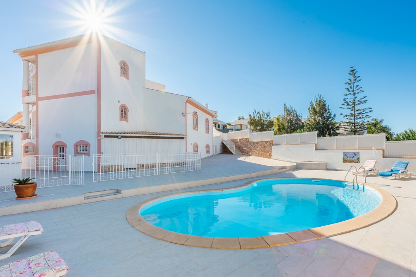 Villa 5 dormitorios y piscina en venta en Albufeira, Algarve, Portugal_350505