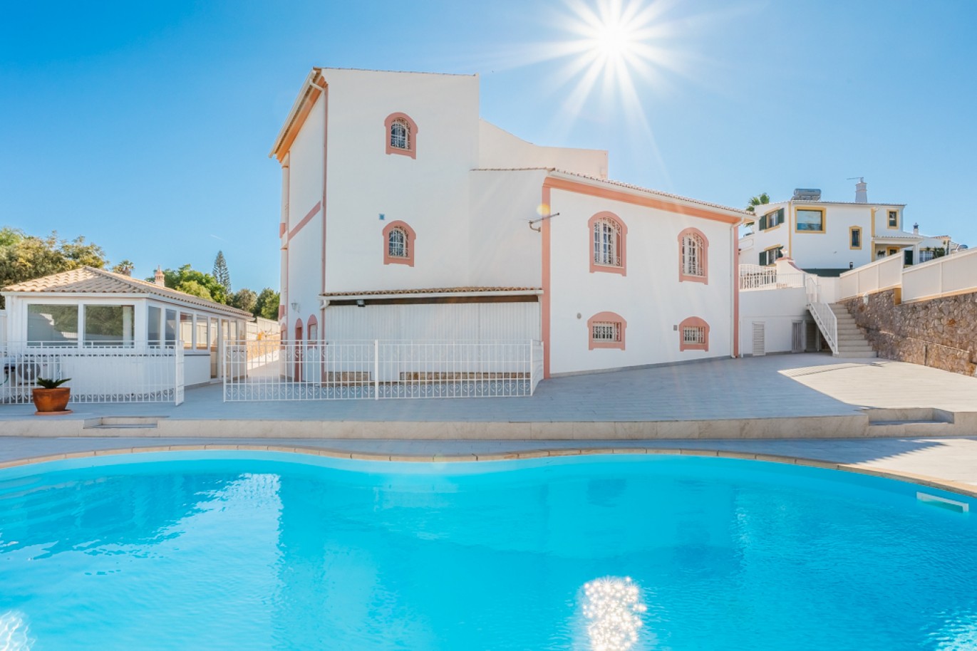 Villa 5 dormitorios y piscina en venta en Albufeira, Algarve, Portugal_350509