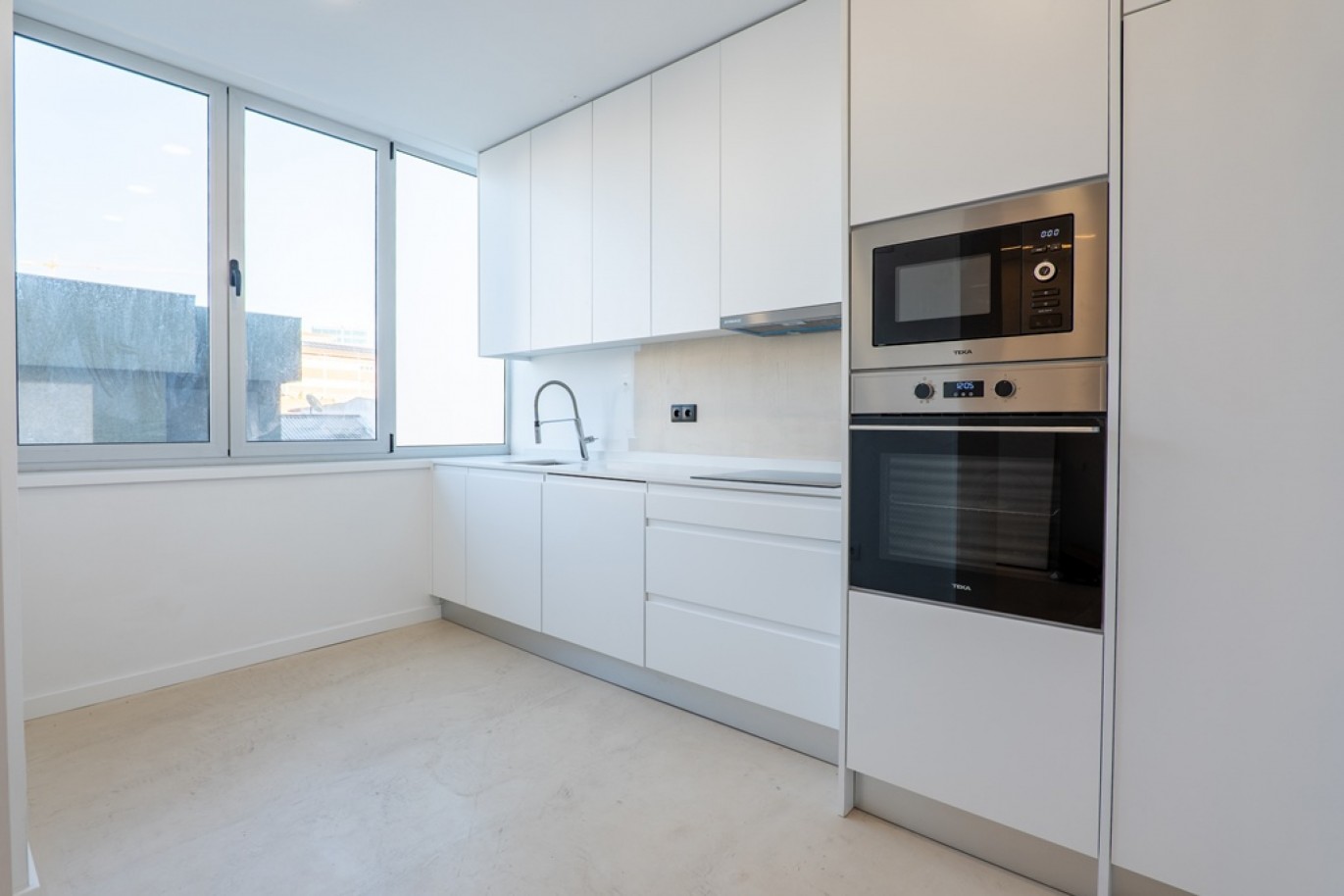 Renovated 4-bedroom apartment for sale in the centre of Porto, Portugal_350695