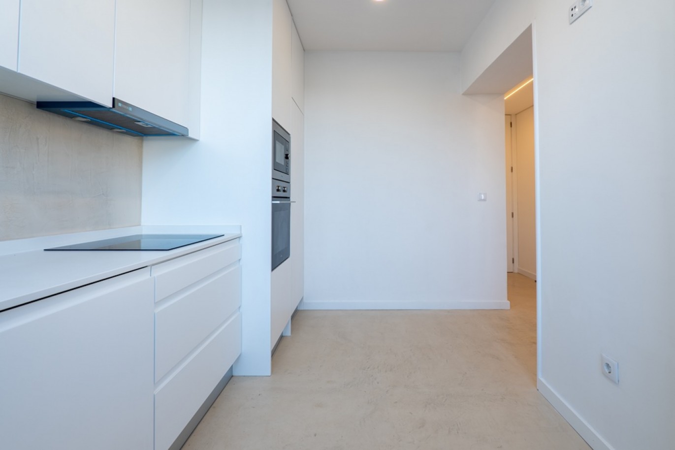 Renovated 4-bedroom apartment for sale in the centre of Porto, Portugal_350699