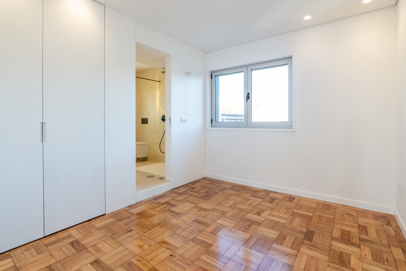 Renovated 4-bedroom apartment for sale in the centre of Porto, Portugal_350704