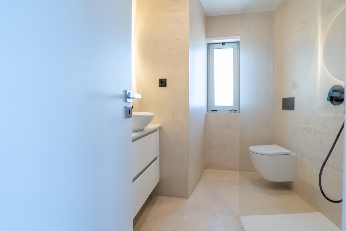 Renovated 4-bedroom apartment for sale in the centre of Porto, Portugal_350705