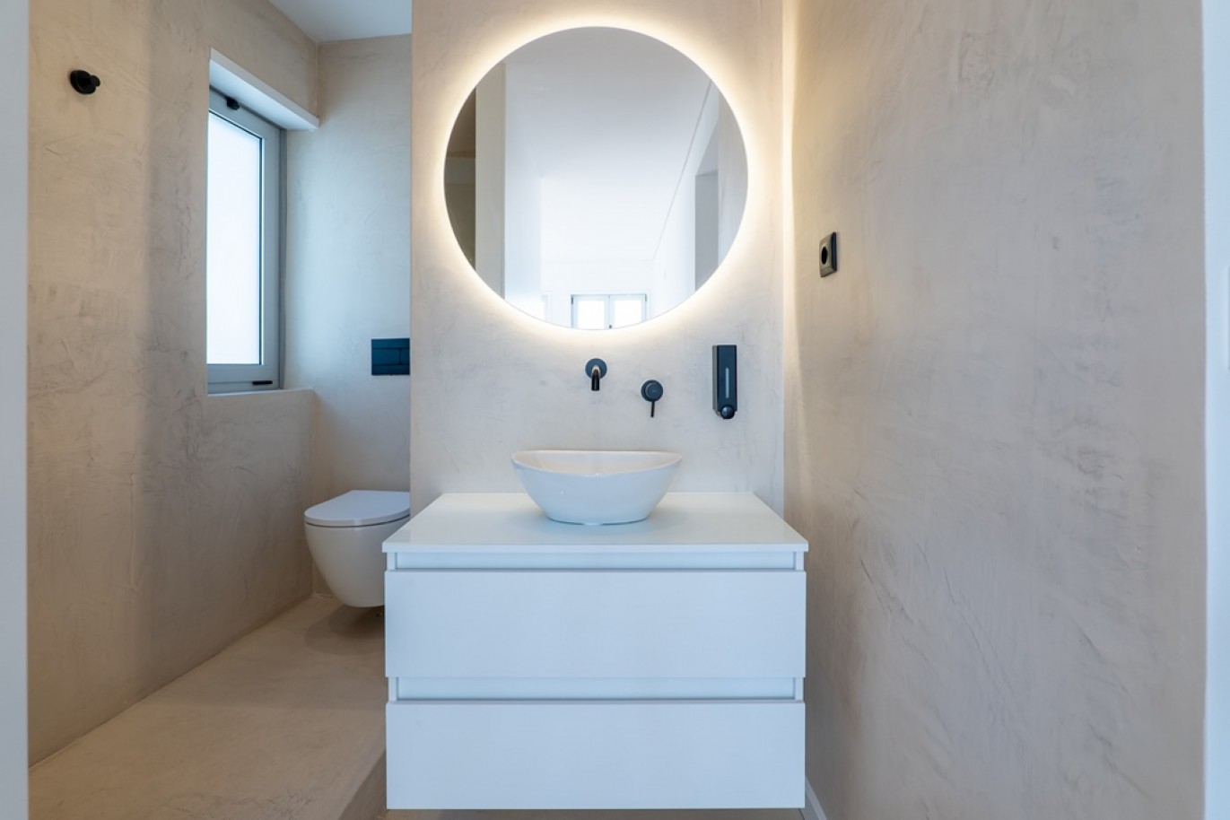 Renovated 4-bedroom apartment for sale in the centre of Porto, Portugal_350709