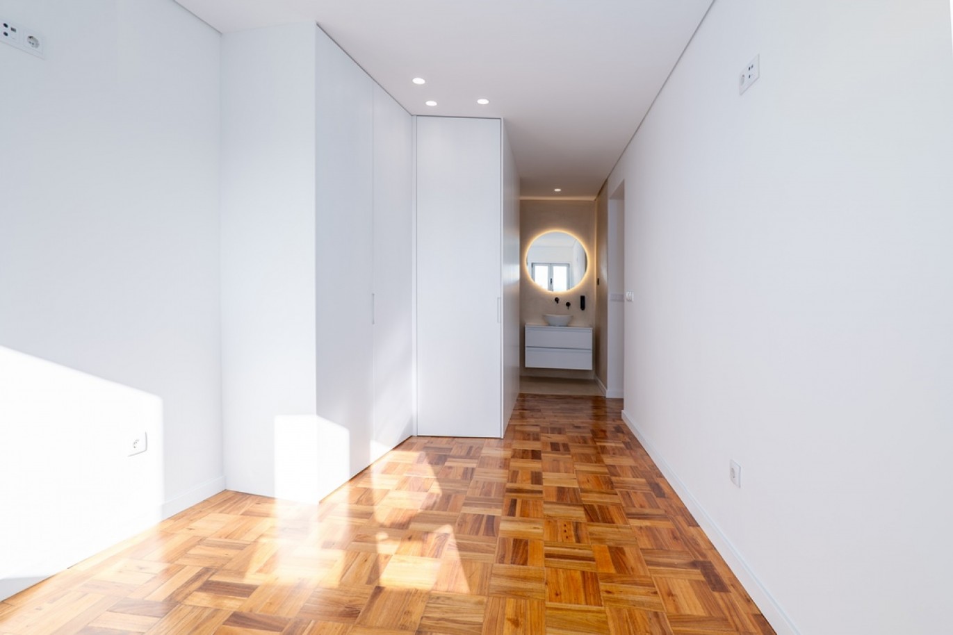 Renovated 4-bedroom apartment for sale in the centre of Porto, Portugal_350712