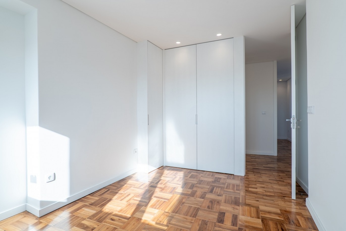 Renovated 4-bedroom apartment for sale in the centre of Porto, Portugal_350713