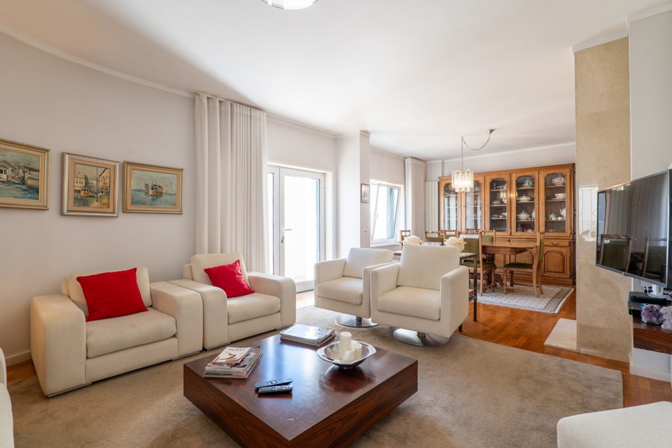 Four bedroom villa with outdoor space for sale Leça Palmeira, Portugal_350738