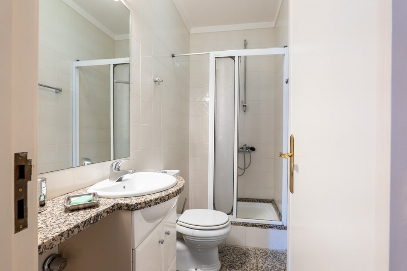 Four bedroom villa with outdoor space for sale Leça Palmeira, Portugal_350756