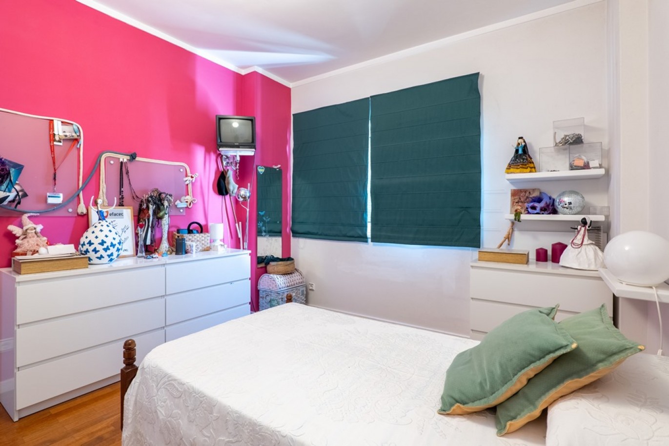 Four bedroom villa with outdoor space for sale Leça Palmeira, Portugal_350761