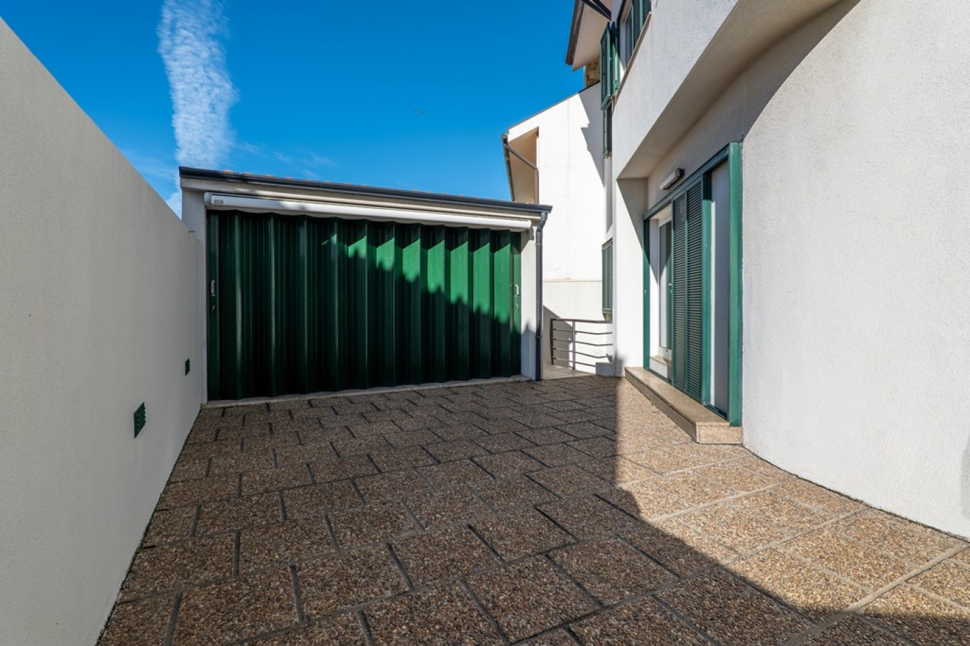 Four bedroom villa with outdoor space for sale Leça Palmeira, Portugal_350776