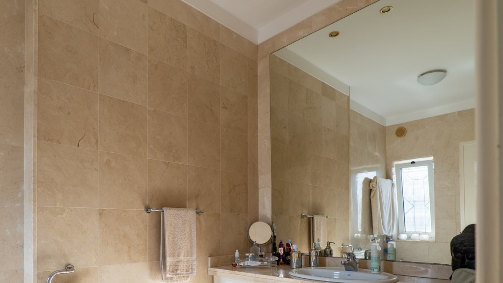 Four bedroom villa with outdoor space for sale Leça Palmeira, Portugal_350784