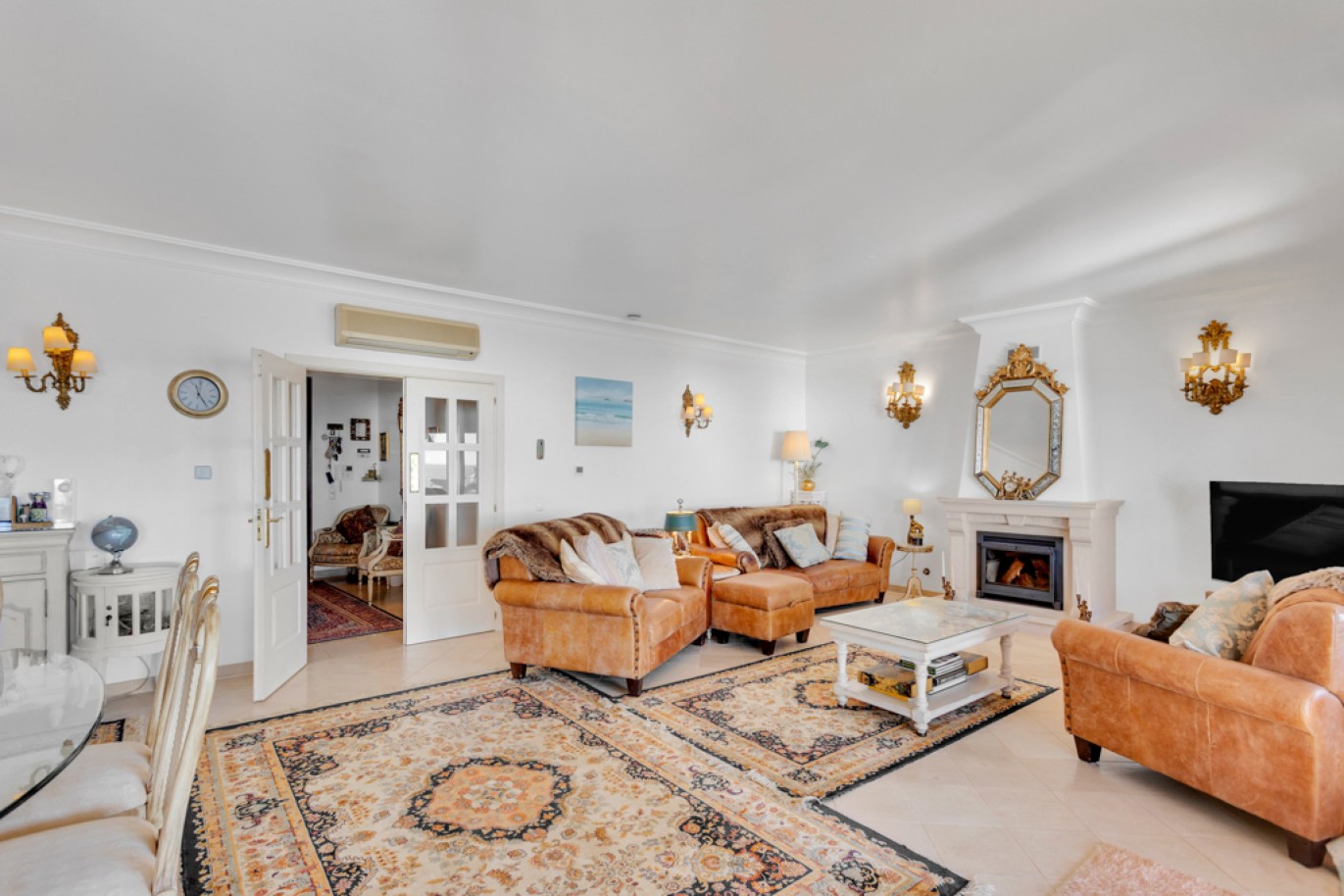 Beachfront villa with pool for sale in Luz, Algarve, Portugal_350785